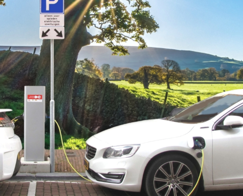 Ricariche per auto elettriche in crescita - Anteprima - Riparando