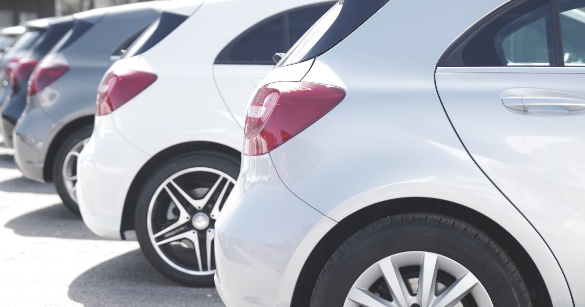 le donne spendono meno per l'auto nuova - Riparando